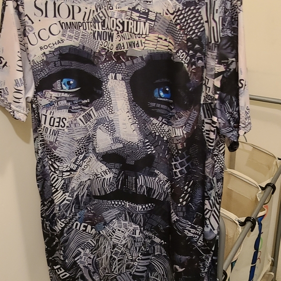 It's not a Just Cavalli but very similar. Unisex casual/party shirt. - Picture 3 of 3